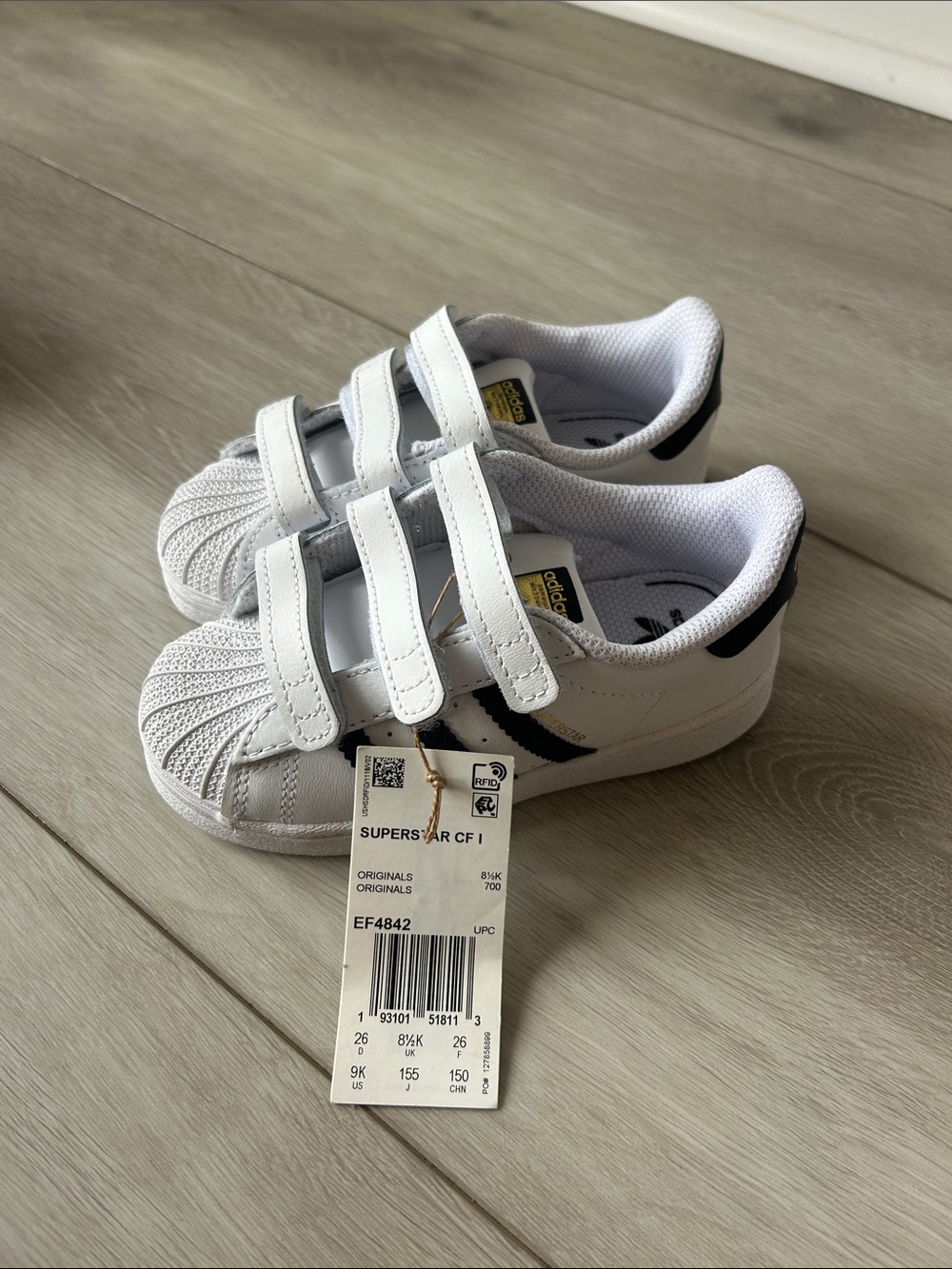SUPERSTAR CF I adidas Kids White Sneakers with Black Heel and Stripes - Velcro